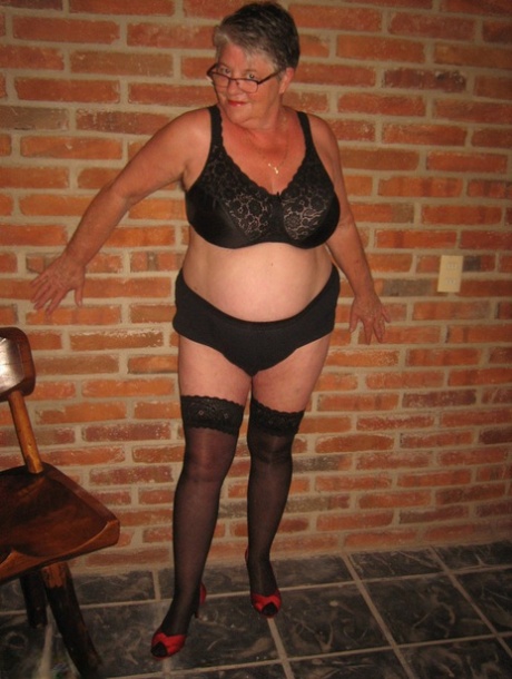 abuela bondage incondicional desnudo libre archivo