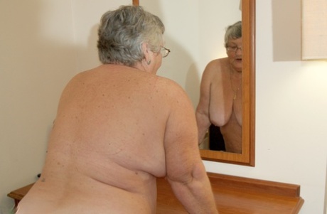 abuela se corre sobre ella misma desnudos fotos