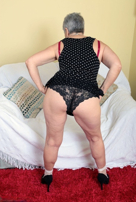 abuela bbw gruesa parte superior de alta definición foto