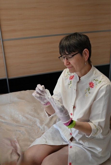 abuela chupapollas comiendo semen erótico de alta calidad galería