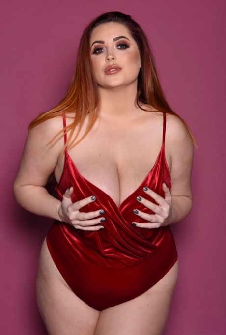 Lucy Vixen estrella porno atractiva fotos