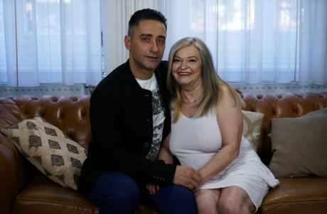 abuela peluda se folla a nieto hermoso sexo foto