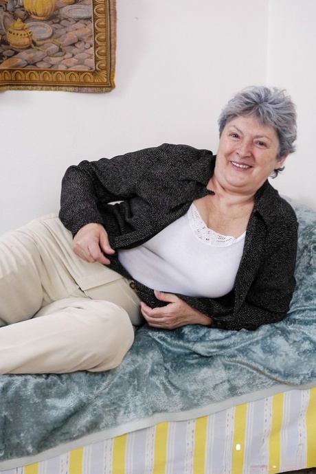 abuela hermosa chupando polla caliente erótico archivo